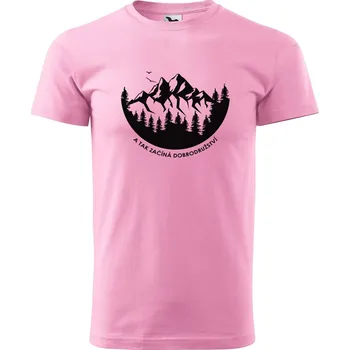 Pánské tričko DOBRÝ TRIKO Pánské tričko s potiskem A tak začíná dobrodružství Velikost: XL, Barva: Růžová