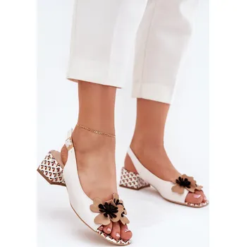 Dámské sandále Kožené Dámské Sandály Na Klínku S Dekorativním Květinou Laura Messi 2973 - Barva: Bílá, Velikost: 41