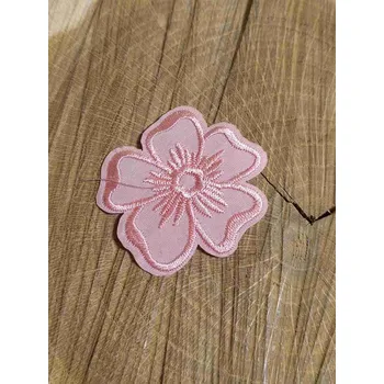 Textilní nažehlovací páska Nažehlovačka vyšívaný květ větší barva lososová