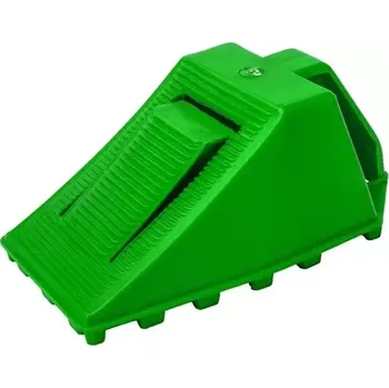 Zajišťovací klín kola Zelený plastový bezpečnostní zakládací klín pod kola - délka 21 cm, šířka 10 cm, výška 9 cm - 21545520