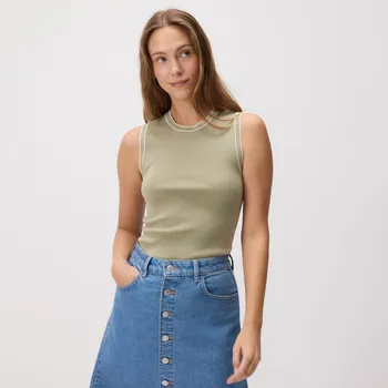 Dámské tričko Reserved - Hladký top z viskózy - světle olivová - 316DV-81X - 316DV-81X-S