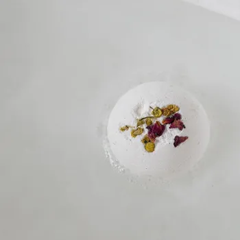 Koupelová do koupele RAW Rose & Chamomile Bomb Cosmetics