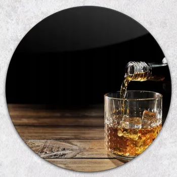 Kuchyňské prkénko Odolné a stylové kulaté skleněné prkénko s motivem Sklenice whisky, průměr 40 cm