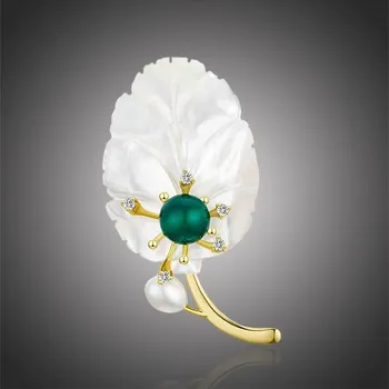 Brož Éternelle Luxusní brož s říční perlou a zirkony Kelly B7070-XH1594 Zlatá