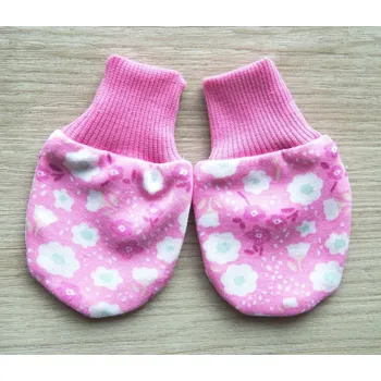 Rukavice AMÁLKA Bavlněné rukavičky pro miminko sytě růžové, květinky Velikost: 68-80