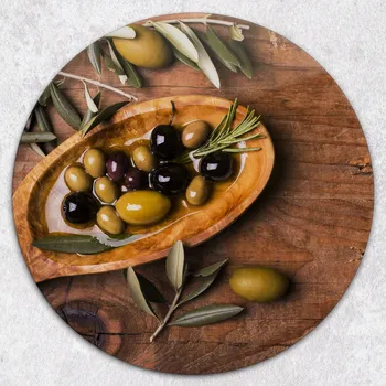 Obraz Stylové a odolné kulaté skleněné prkénko s dřevěnou lžící a olivami, průměr 40 cm