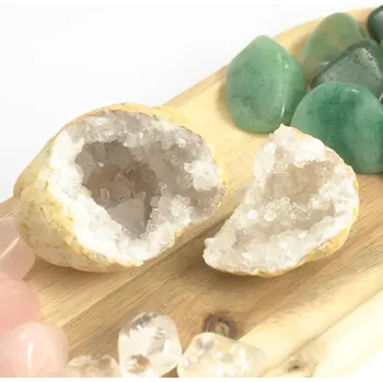 Křišťálová geoda 6-7cm - B