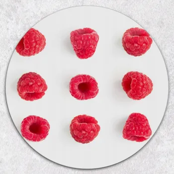 Kuchyňské prkénko Odolné a stylové kuchyňské kulaté skleněné prkénko s motivem malin, průměr 40 cm