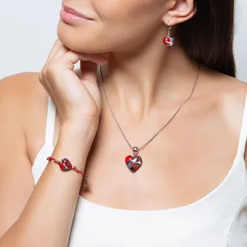 Náhrdelník Lampglas Náhrdelník Mayan Heart s unikátní kresbou v perle Lampglas materiál závěsu a řetízku: rhodiované stříbro Ag 925/1000 (na základě vývoje se provedení závěsu a řetízku může lišit od fotografie) - pevná délka 50 cm