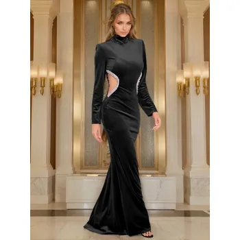 Dámské šaty Šaty z veluru, dlouhý rukáv, ručně zdobený pas Barva: Černá, Velikost: S