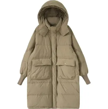 Dámská parka Dlouhá péřová bunda s kapucí – volný střih, kapsy, zateplená Barva: Khaki, Velikost: M