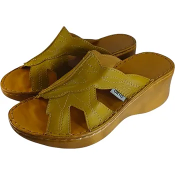 Dámské pantofle 301511 - kožené dámské nazouváky na klínku ve více barvách; světlá podešev 40