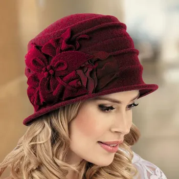 Čepice KRUMLOVANKA Zimní dámský klobouk s květy W-0655/144 červený