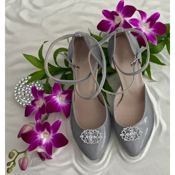 Dámské lodičky Dámské lakované boty se štrasovou sponou - šedé Velikost obuvi: 34