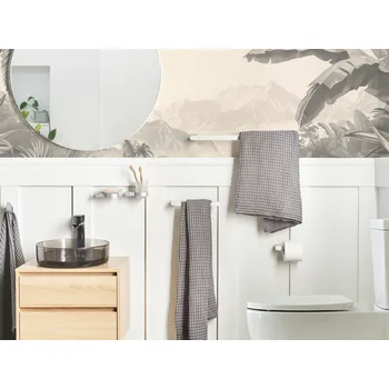 Sada koupelnových doplňků 6dílná sada koupelnového příslušenství stříbrná hliník pohár a mýdlenka Koupelnové doplňky minimalistický styl elegantní Beliani