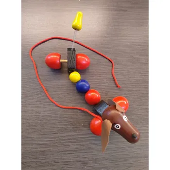 Dřevěný tahací pes Rozbalev(n)o