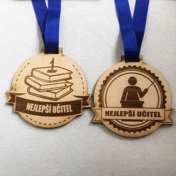 Dřevěná medaile Nejlepší učitel- 2 varianty Tvar: S ukazovátkem