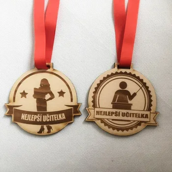 Dřevěná medaile Nejlepší učitelka - 2 varianty Tvar: S ukazovátkem