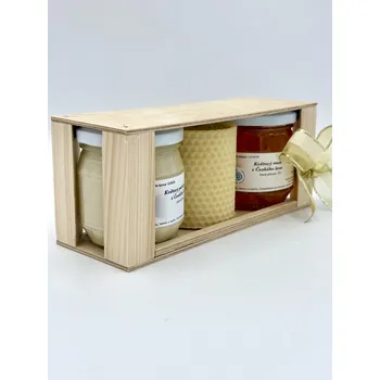 Dárkový potravinový koš Včelařství Thomayer Dárkové balení medů se svíčkou ve dřevě 2x250g