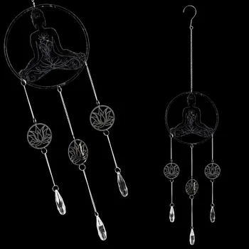 Dekorace na zavěšení, kovová, stříbrná - Budha a lotus.