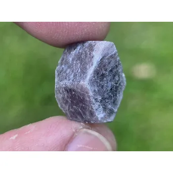 Přírodní kámen Přírodní rubín krystal 4,9g z Tanzánie