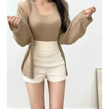 Dámské kraťasy Krátké přiléhavé dámské šortky s vysokým pasem na podzim Barva: Bílá, Velikost: XS