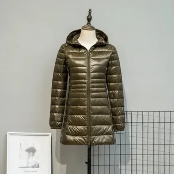 Dámská parka Dlouhá dámská péřová bunda – lehká, větruodolná, zimní s kapucí Barva: Tmavě Zelená, Velikost: L