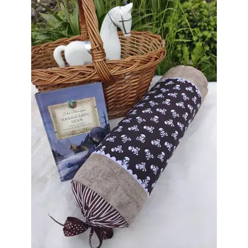 Povlak na dekorativní polštářek Podhlavník - pro chlapečka - Pirátské lebky