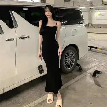 Dámské šaty Letní úzké šaty bez rukávů – hluboký výstřih, „mermaid“ střih Barva: Černá, Velikost: M