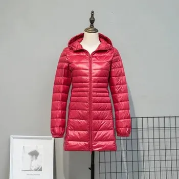 Dámská parka Dlouhá dámská péřová bunda – lehká, větruodolná, zimní s kapucí Barva: Červená, Velikost: M