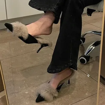 Dámské pantofle Dámské kožíškové pantofle na podpatku Barva: Černá, Velikost: 39