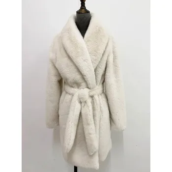 Dámský kabát Zavinovací dámský kabát z umělé kožešiny s páskem Barva: Béžová, Velikost: M