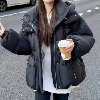 Dámská parka krátká péřová bunda s kapucí – zateplený voděodolný model Barva: Černá, Velikost: S