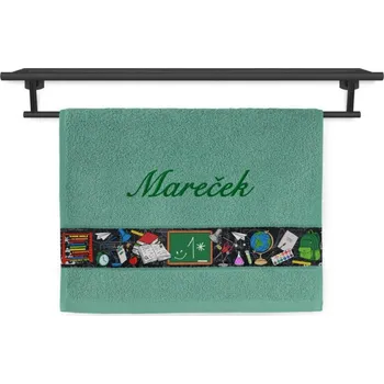 Dětský ručník se jménem NA PŘÁNÍ 30x50 Školní tabule vysvědčení oliva