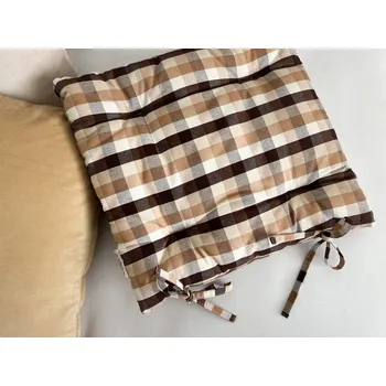 Podsedák Sedák čtverec kostka hnědá + tkanice