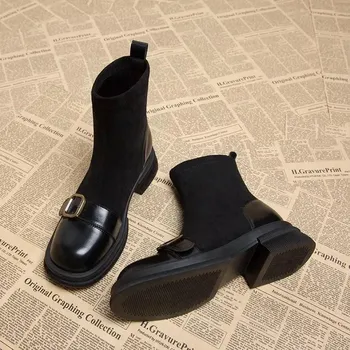 Dámské kozačky Zimní dámské kotníkové boty s hranatým podpatkem a přezkou Barva: Černá, Velikost: 39