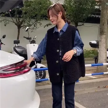 Dámská vesta Dámská vesta – zimní volný střih s podšívkou z ovčí vlny Velikost: S, Barva (Varianta): Black (good quality/fine fabric)