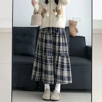 Dámská sukně Kostkovaná sukně – střední délka, vysoký pas Barva: Tmavě Modrá, Velikost: M