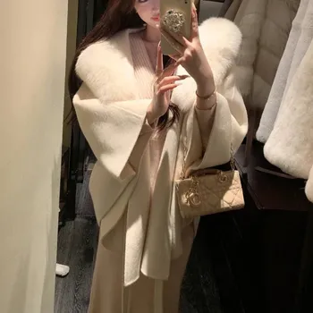 Dámský kabát Kabát s kapucí a kožešinou – elegantní střední délka, zimní styl Barva: Béžová, Velikost: XS