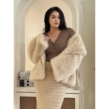 Dámský kabát Polodlouhý dámský huňatý kabát z umělé kožešiny Barva: Aprikotová, Velikost: S