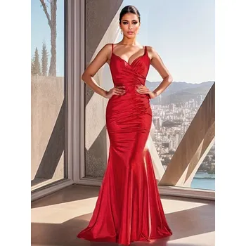 Dámské šaty Dlouhé šaty s hlubokým výstřihem, ramínka, otevřená záda Barva: Červená, Velikost: S