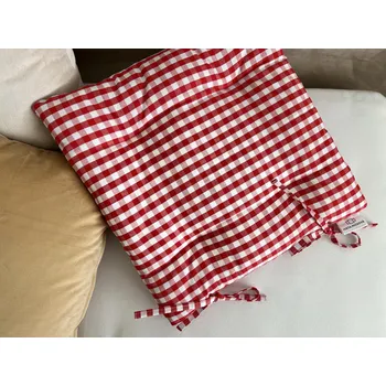 Podsedák Sedák čtverec kostka červená + tkanice