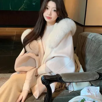 Dámský kabát Kabát s kapucí a kožešinou – elegantní střední délka, zimní styl Barva: Růžová, Velikost: S