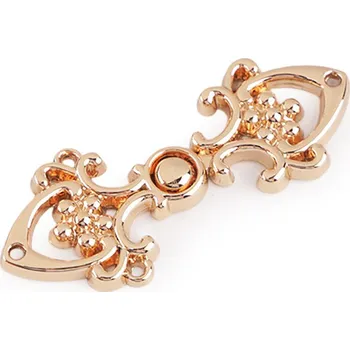 Ozdobné filigránové zapínání, barva 3 zlatá