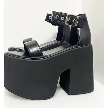 Dámské sandále sandály na platformě s masivním podpatkem a kovovými detaily Barva: Černá, Velikost: 40