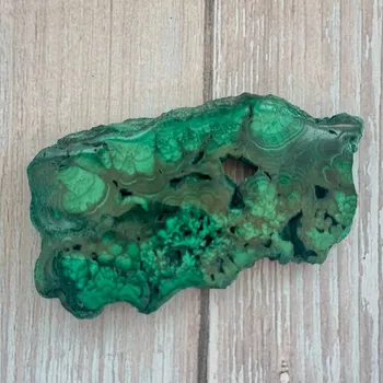 Malachit leštěný plátek 24 cca 8,3 x 4,6 cm, 81 g