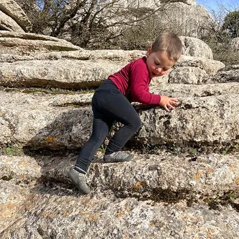 Dětské termo spodky Dětské rostoucí merino legíny Tarua - černé velikost 74-80
