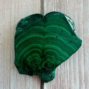 Malachit leštěný plátek 29 cca 5,4 x 5 cm, 61 g