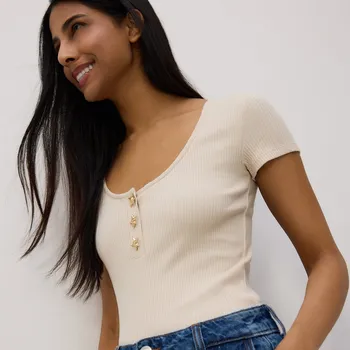 Dámské tričko Reserved - Tričko s ozdobnými knoflíky - béžová - 435FS-08X - 435FS-08X-M