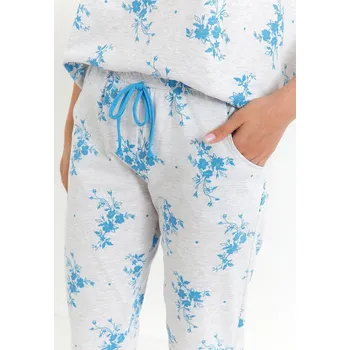 Dámské pyžamo Světle šedé dámské květované pyžamo Cana s 3/4 kalhotami 490 kr/r S-XL Velikost: M, Barva: světlá melanž